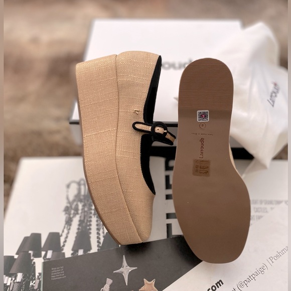 Larroudé Blair Flatform Pumps - Picture 12 of 14